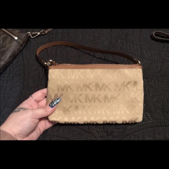 MK large wristlet - Picture 2 of 4